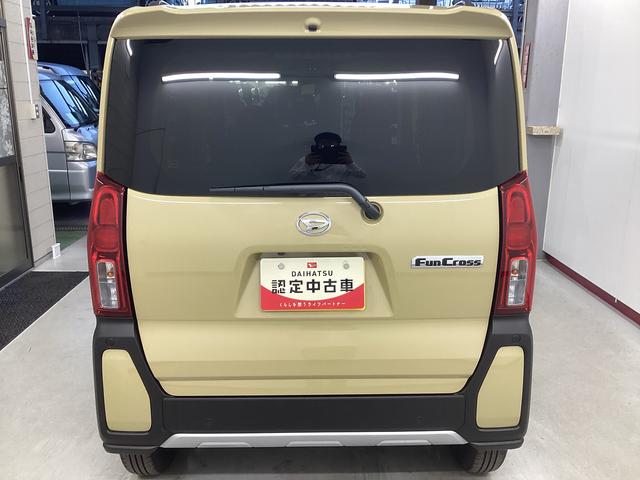 タント ファンクロス　衝突被害軽減ブレーキ　横滑り防止装置　オートハイビーム　アイドリングストップ　ステアリングスイッチ　オートライト　キーフリーシステム　オートエアコン　パノラマカメラ（3枚目）