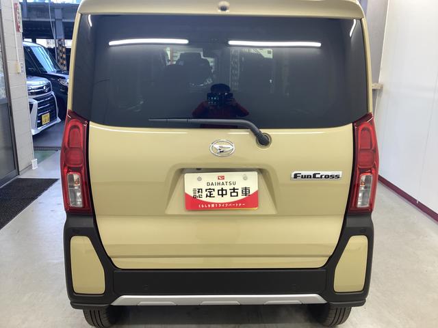 タント ファンクロス　衝突被害軽減ブレーキ　横滑り防止装置　４ＷＤ　オートハイビーム　アイドリングストップ　ステアリングスイッチ　オートライト　キーフリーシステム　オートエアコン　ディスプレイオーディオ　バックカメラ（3枚目）