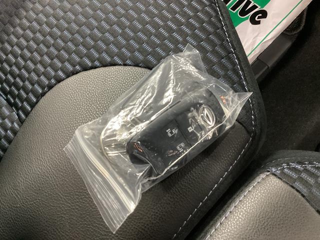 タント カスタムX 衝突被害軽減ブレーキ 横滑り防止装置 オートハイビーム アイドリングストップ ステアリングスイッチ オートライト キーフリーシステム オートエアコン パノラマカメラ マット バイザー(33枚目)