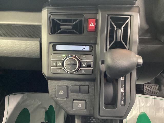 タフト X 衝突被害軽減ブレーキ 横滑り防止装置 オートハイビーム アイドリングストップ ステアリングスイッチ オートライト キーフリーシステム オートエアコン パノラマカメラ マット バックカメラ(11枚目)