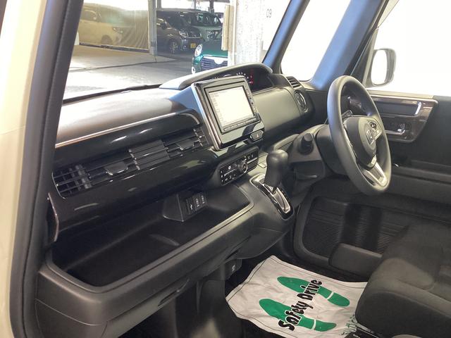 Ｎ－ＢＯＸカスタム Ｇ・ＥＸホンダセンシング　衝突被害軽減ブレーキ　横滑り防止装置　オートライト　キーフリーシステム　オートエアコン　ナビ　バックカメラ　ＥＴＣ　社外ドラレコ　マット　バイザー（12枚目）