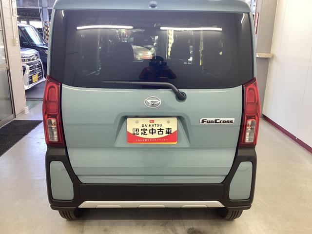 タント ファンクロス　衝突被害軽減ブレーキ　横滑り防止装置　オートハイビーム　アイドリングストップ　ステアリングスイッチ　オートライト　キーフリーシステム　オートエアコン　パノラマカメラ（3枚目）