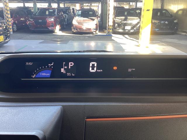 タント ファンクロス　衝突被害軽減ブレーキ　横滑り防止装置　オートハイビーム　アイドリングストップ　ステアリングスイッチ　オートライト　キーフリーシステム　オートエアコン　パノラマカメラ（30枚目）