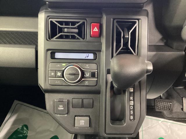 タフト Ｘ　衝突被害軽減ブレーキ　横滑り防止装置　４ＷＤ　オートハイビーム　アイドリングストップ　ステアリングスイッチ　オートライト　キーフリーシステム　オートエアコン　ナビ　ドラレコ　ＥＴＣ　マット（11枚目）