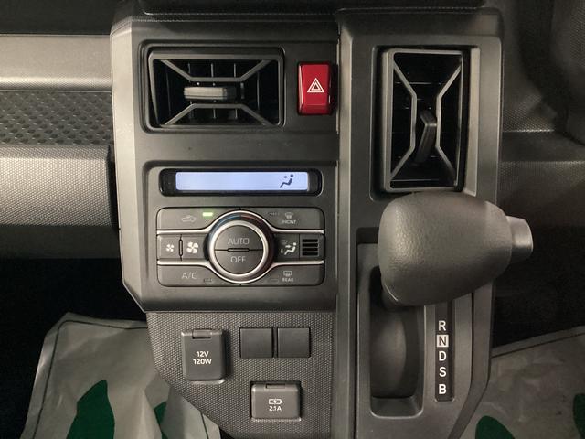 タフト Ｘ　衝突被害軽減ブレーキ　横滑り防止装置　オートハイビーム　アイドリングストップ　ステアリングスイッチ　オートライト　キーフリーシステム　オートエアコン　パノラマカメラ　マット　バイザー（11枚目）