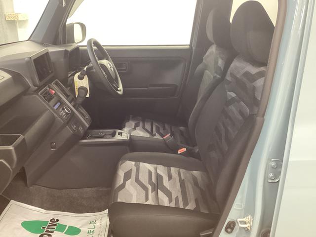 タフト Ｘ　衝突被害軽減ブレーキ　横滑り防止装置　オートハイビーム　アイドリングストップ　ステアリングスイッチ　オートライト　キーフリーシステム　オートエアコン　パノラマカメラ　マット　バイザー（13枚目）