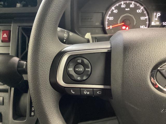 タフト Ｘ　衝突被害軽減ブレーキ　横滑り防止装置　オートハイビーム　アイドリングストップ　ステアリングスイッチ　オートライト　キーフリーシステム　オートエアコン　パノラマカメラ　マット　バイザー（28枚目）