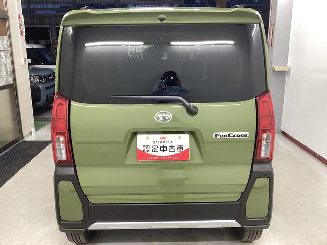 タント ファンクロスターボ 衝突被害軽減ブレーキ 横滑り防止装置 オートハイビーム アイドリングストップ ステアリングスイッチ オートライト キーフリーシステム オートエアコン ディスプレイオーディオ バックカメラ ETC(3枚目)