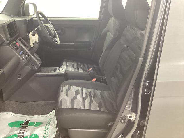 タフト Ｘ　衝突被害軽減ブレーキ　横滑り防止装置　オートハイビーム　アイドリングストップ　ステアリングスイッチ　オートライト　キーフリーシステム　オートエアコン　パノラマカメラ　マット　バイザー（13枚目）