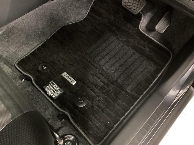 タフト Ｘ　衝突被害軽減ブレーキ　横滑り防止装置　オートハイビーム　アイドリングストップ　ステアリングスイッチ　オートライト　キーフリーシステム　オートエアコン　パノラマカメラ　マット　バイザー（24枚目）