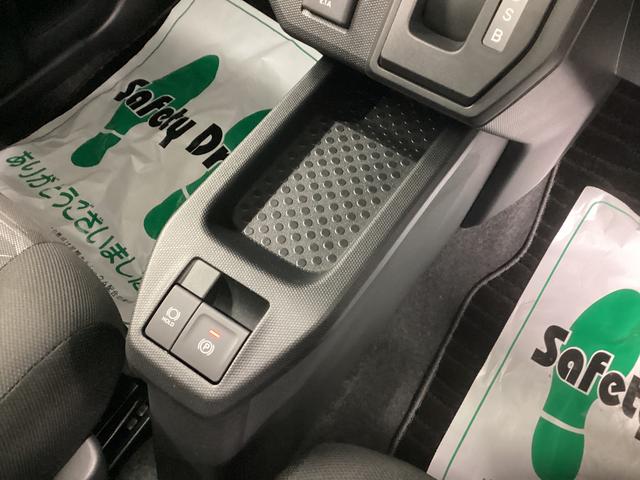 タフト Ｘ　衝突被害軽減ブレーキ　横滑り防止装置　オートハイビーム　アイドリングストップ　ステアリングスイッチ　オートライト　キーフリーシステム　オートエアコン　パノラマカメラ　マット　バイザー（31枚目）