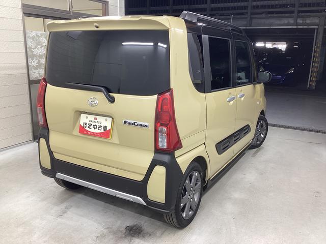 タント ファンクロスターボ　衝突被害軽減ブレーキ　横滑り防止装置　オートハイビーム　アイドリングストップ　ステアリングスイッチ　オートライト　キーフリーシステム　オートエアコン　ナビ　ドラレコ　パノラマカメラ　ＥＴＣ（8枚目）