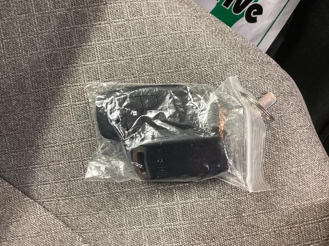 タント Ｘ　衝突被害軽減ブレーキ　横滑り防止装置　オートハイビーム　アイドリングストップ　ステアリングスイッチ　オートライト　キーフリーシステム　オートエアコン　パノラマカメラ　マット　バイザー（35枚目）