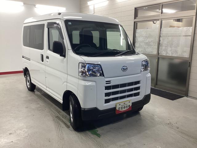 ハイゼットカーゴ ＤＸ　衝突被害軽減ブレーキ　横滑り防止装置　２ＷＤ　ＣＶＴ　エアコン　パワステ　ラジオ　オートハイビーム　アイドリングストップ　オートライト　マット　バイザー（6枚目）