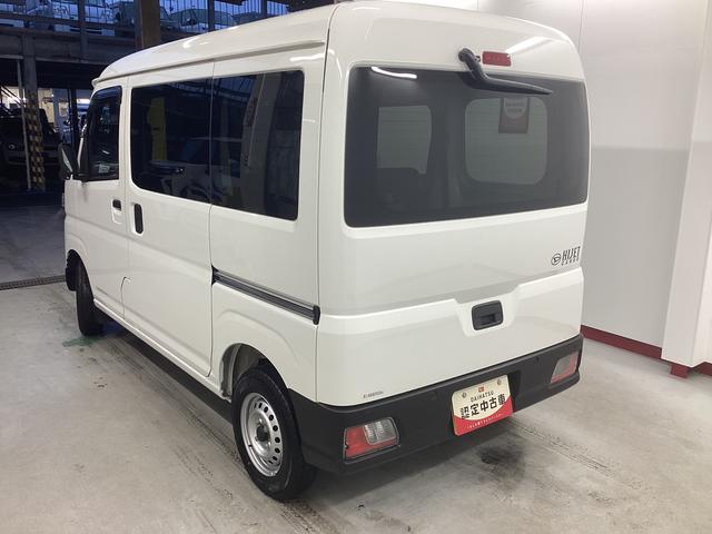 ハイゼットカーゴ ＤＸ　衝突被害軽減ブレーキ　横滑り防止装置　２ＷＤ　ＣＶＴ　エアコン　パワステ　ラジオ　オートハイビーム　アイドリングストップ　オートライト　マット　バイザー（9枚目）