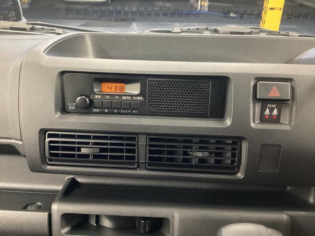 ハイゼットカーゴ ＤＸ　衝突被害軽減ブレーキ　横滑り防止装置　２ＷＤ　ＣＶＴ　エアコン　パワステ　ラジオ　オートハイビーム　アイドリングストップ　オートライト　マット　バイザー（10枚目）