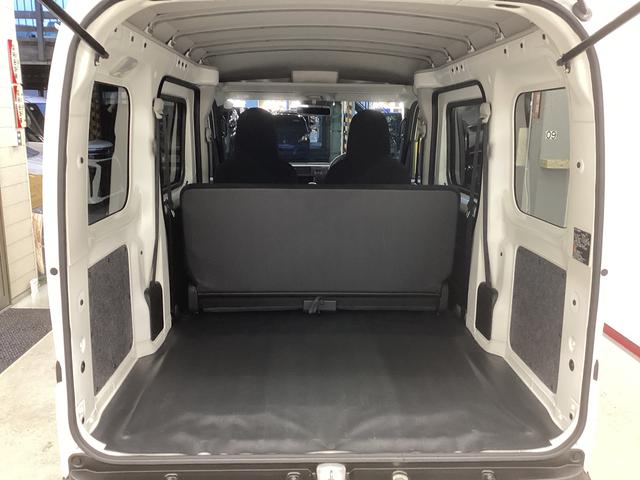 ハイゼットカーゴ ＤＸ　衝突被害軽減ブレーキ　横滑り防止装置　２ＷＤ　ＣＶＴ　エアコン　パワステ　ラジオ　オートハイビーム　アイドリングストップ　オートライト　マット　バイザー（15枚目）
