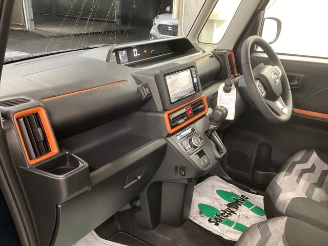 タント ファンクロスターボ　衝突被害軽減ブレーキ　横滑り防止装置　オートハイビーム　アイドリングストップ　ステアリングスイッチ　オートライト　キーフリー　オートエアコン　ナビ　ドラレコ　パノラマカメラ　ＥＴＣ　マットバイザー（12枚目）