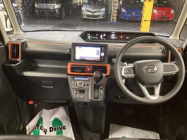 タント ファンクロスターボ　衝突被害軽減ブレーキ　横滑り防止装置　オートハイビーム　アイドリングストップ　ステアリングスイッチ　オートライト　キーフリー　オートエアコン　ナビ　ドラレコ　パノラマカメラ　ＥＴＣ　マットバイザー（16枚目）