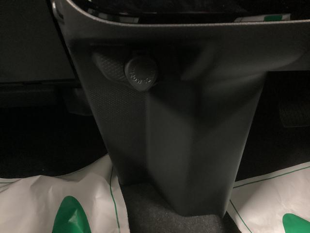 タント カスタムＸ　衝突被害軽減ブレーキ　横滑り防止装置　オートハイビーム　アイドリングストップ　ステアリングスイッチ　オートライト　キーフリーシステム　オートエアコン　パノラマカメラ（31枚目）