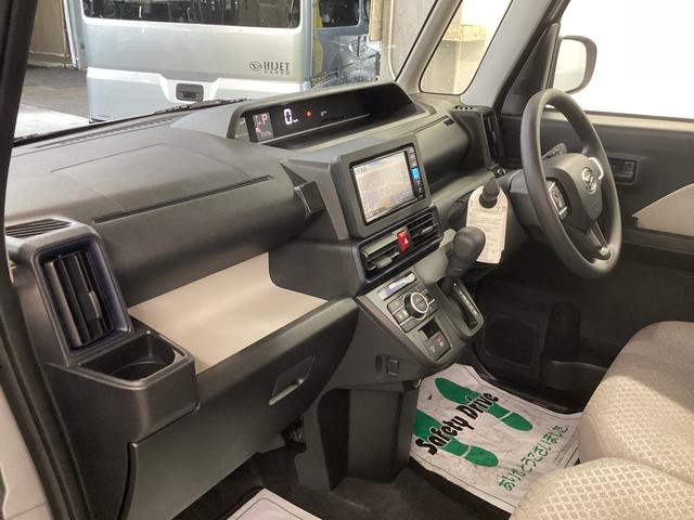 タント Ｘ　衝突被害軽減ブレーキ　横滑り防止装置　オートハイビーム　アイドリングストップ　ステアリングスイッチ　オートライト　キーフリーシステム　オートエアコン　ナビ　ドラレコ　パノラマカメラ　ＥＴＣ　マット（12枚目）