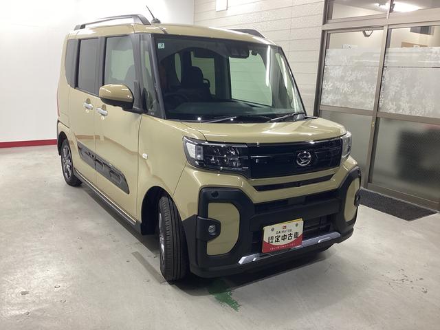 タント ファンクロス　衝突被害軽減ブレーキ　横滑り防止装置　オートハイビーム　アイドリングストップ　ステアリングスイッチ　オートライト　キーフリーシステム　オートエアコン　ナビ　ドラレコ　パノラマカメラ　ＥＴＣ　マット（6枚目）