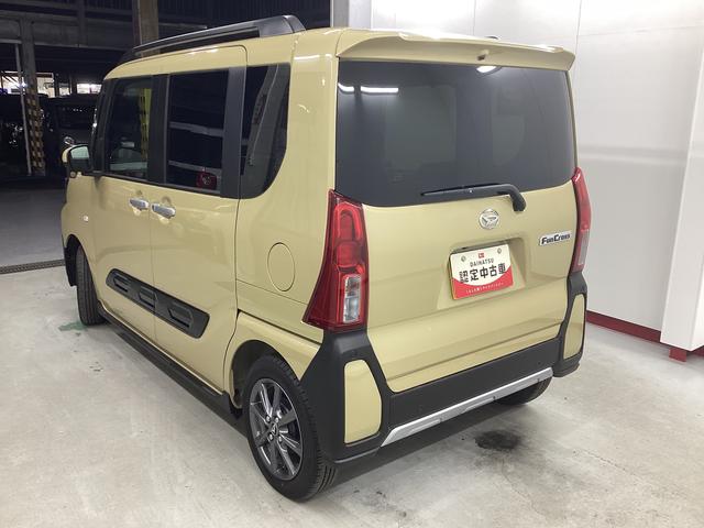 タント ファンクロス　衝突被害軽減ブレーキ　横滑り防止装置　オートハイビーム　アイドリングストップ　ステアリングスイッチ　オートライト　キーフリーシステム　オートエアコン　ナビ　ドラレコ　パノラマカメラ　ＥＴＣ　マット（9枚目）