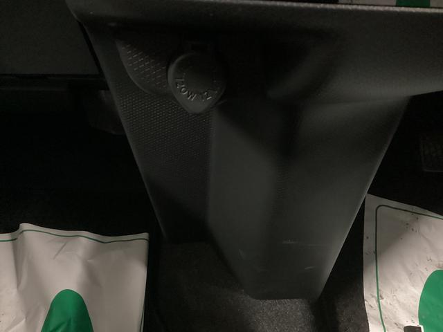 タント カスタムＸ　衝突被害軽減ブレーキ　横滑り防止装置　オートハイビーム　アイドリングストップ　ステアリングスイッチ　オートライト　キーフリーシステム　オートエアコン　パノラマカメラ　マット　バイザー（31枚目）