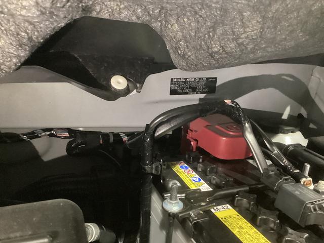 タント カスタムＸ　衝突被害軽減ブレーキ　横滑り防止装置　オートハイビーム　アイドリングストップ　ステアリングスイッチ　オートライト　キーフリー　オートエアコン　ナビ　ドラレコ　パノラマカメラ　ＥＴＣ　マット　バイザー（18枚目）