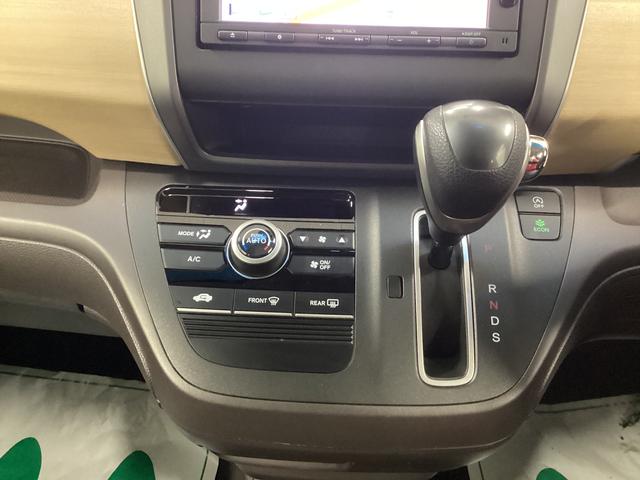 フリード Ｇ・ホンダセンシング　衝突被害軽減ブレーキ　横滑り防止装置　アイドリングストップ　ステアリングスイッチ　オートライト　キーフリーシステム　オートエアコン　ナビ　バックカメラ　ＥＴＣ　マット　バイザー（11枚目）