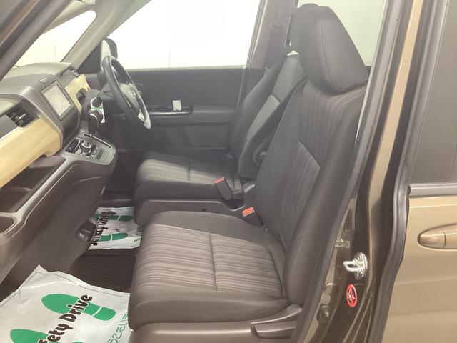 フリード Ｇ・ホンダセンシング　衝突被害軽減ブレーキ　横滑り防止装置　アイドリングストップ　ステアリングスイッチ　オートライト　キーフリーシステム　オートエアコン　ナビ　バックカメラ　ＥＴＣ　マット　バイザー（13枚目）