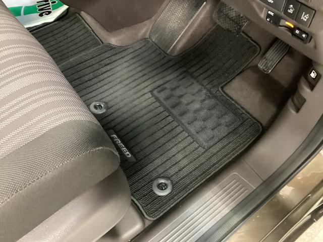 フリード Ｇ・ホンダセンシング　衝突被害軽減ブレーキ　横滑り防止装置　アイドリングストップ　ステアリングスイッチ　オートライト　キーフリーシステム　オートエアコン　ナビ　バックカメラ　ＥＴＣ　マット　バイザー（24枚目）