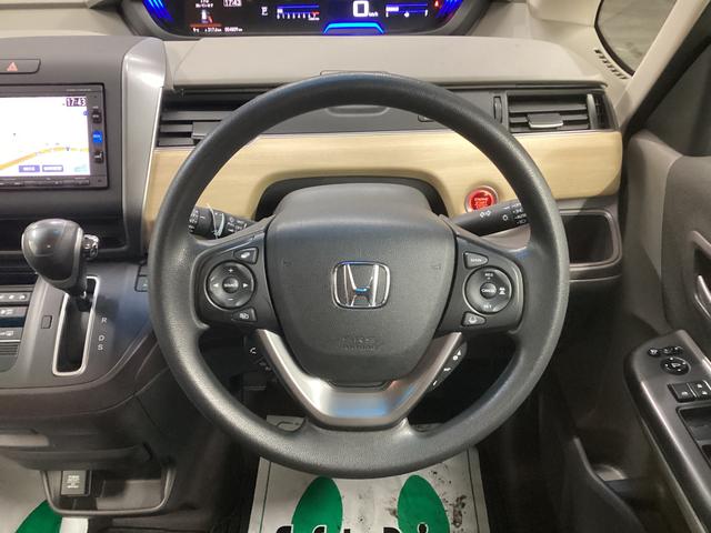 フリード Ｇ・ホンダセンシング　衝突被害軽減ブレーキ　横滑り防止装置　アイドリングストップ　ステアリングスイッチ　オートライト　キーフリーシステム　オートエアコン　ナビ　バックカメラ　ＥＴＣ　マット　バイザー（27枚目）