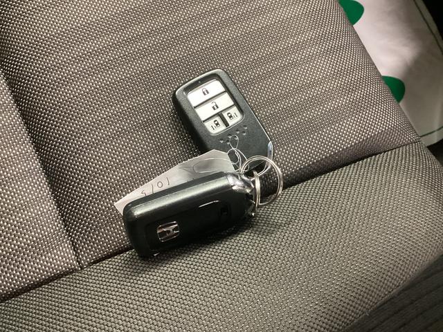 フリード Ｇ・ホンダセンシング　衝突被害軽減ブレーキ　横滑り防止装置　アイドリングストップ　ステアリングスイッチ　オートライト　キーフリーシステム　オートエアコン　ナビ　バックカメラ　ＥＴＣ　マット　バイザー（35枚目）