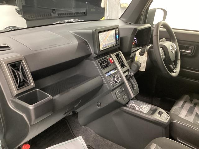 タフト Ｇ　クロムベンチャー　衝突被害軽減ブレーキ　横滑り防止装置　オートハイビーム　アイドリングストップ　ステアリングスイッチ　オートライト　キーフリーシステム　オートエアコン　ナビ　ドラレコ　パノラマカメラ　ＥＴＣ　マット（12枚目）