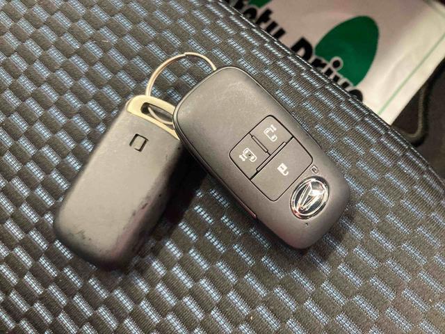 タント カスタムX 衝突被害軽減ブレーキ 横滑り防止装置 オートハイビーム アイドリングストップ ステアリングスイッチ オートライト キーフリーシステム オートエアコン バックカメラ マット バイザー(35枚目)