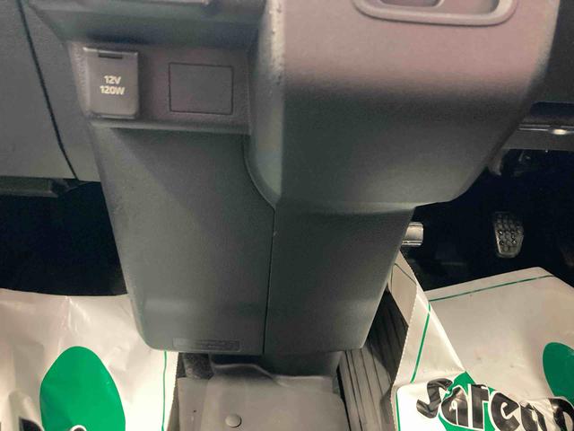 ハイゼットカーゴ クルーズ　衝突被害軽減ブレーキ　横滑り防止装置　４ＷＤ　ＣＶＴ　エアコン　パワステ　オートハイビーム　アイドリングストップ　オートライト　キーフリーシステム　バックカメラ　マット（31枚目）