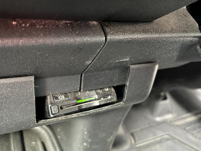 ハイエースバン ロングスーパーＧＬ　３型　後期　ナビ　地デジ　Ｂｌｕｅｔｏｏｔｈ　カロッツェリアフリップダウンモニター　シートカバー　ベッドキット　後席シートベルト　前後デッキカバー　Ｒ７．９オルタネーター交換済み　ディーゼル１＆２施工（39枚目）