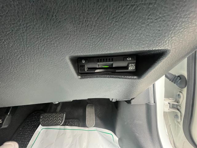 シエンタ ハイブリッドＧ　クエロ　ワンオーナー車　７人乗り　９インチナビ　全方位カメラ　両側Ｐスライドドア　クルコン　バックカメラカメラ　ハーフレザーシート　レーンアシスト　Ｂｌｕｅｔｏｏｔｈ　スペアキー有　ドラレコ（49枚目）