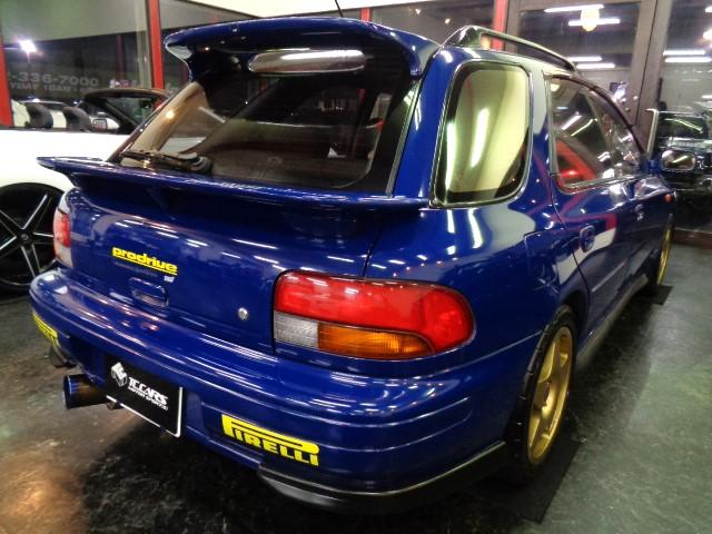 インプレッサスポーツワゴン ＷＲＸ　ＳＴｉバージョンＩＩ　５５５　１００台限定車ＥＪ２０ＢＯＸＥＲターボエンジン５ＭＴ４ＷＤ柿本マフラーＳＴＩタワーバー限定スポーツブルーカラーＳＴＩエアロスピードラインＡＷアンダーカバーＮＡＲＤＩステアナビＴＶ２オーナＴベルト交換済（3枚目）