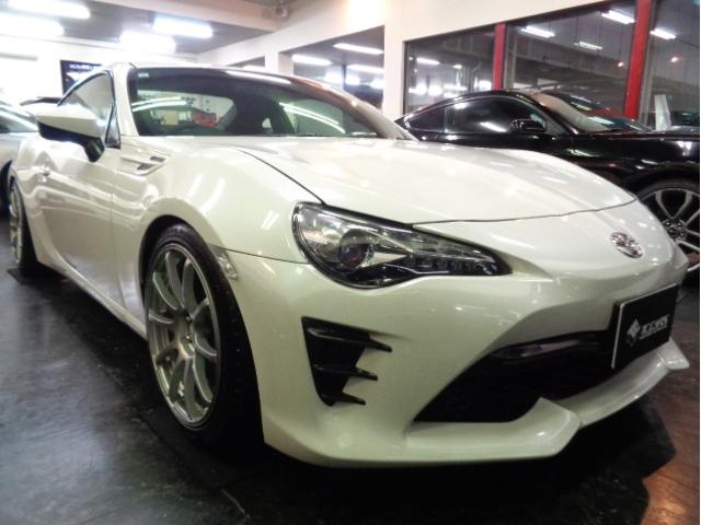 ８６ Ｇ　後期モデルＦＡ２０ＢＯＸＥＲエンジン６ＭＴミッションＯＰ２本出しマフラーＢＬＩＴＺ車高調ＶＥＲＴＥＸカーボンウイングＡＤＶＡＮ１８ＡＷスリットローターＶＳＣナビＴＶバックカメラＮＡＲＤＩステアドラレコ（2枚目）
