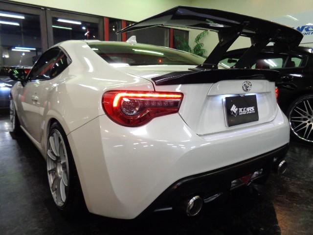 ８６ Ｇ　後期モデルＦＡ２０ＢＯＸＥＲエンジン６ＭＴミッションＯＰ２本出しマフラーＢＬＩＴＺ車高調ＶＥＲＴＥＸカーボンウイングＡＤＶＡＮ１８ＡＷスリットローターＶＳＣナビＴＶバックカメラＮＡＲＤＩステアドラレコ（12枚目）
