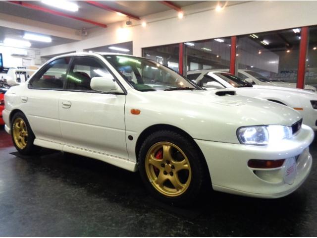インプレッサ ＷＲＸ　ＳＴｉバージョンＩＶ　２２Ｂ仕様エアロＥＪ２０ＢＯＸＥＲターボエンジン５ＭＴミッション４ＷＤステンマフラーＳＴＩ足回りレッド対向キャリパーラムコ追加メーターＳＴＩカーボンタワーバーＳＴＩアルミＭＯＭＯステアＴベルト交換済（8枚目）