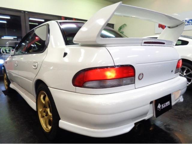 インプレッサ ＷＲＸ　ＳＴｉバージョンＩＶ　２２Ｂ仕様エアロＥＪ２０ＢＯＸＥＲターボエンジン５ＭＴミッション４ＷＤステンマフラーＳＴＩ足回りレッド対向キャリパーラムコ追加メーターＳＴＩカーボンタワーバーＳＴＩアルミＭＯＭＯステアＴベルト交換済（12枚目）