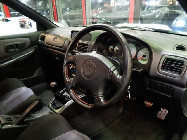 インプレッサ ＷＲＸ　ＳＴｉバージョンＩＶ　２２Ｂ仕様エアロＥＪ２０ＢＯＸＥＲターボエンジン５ＭＴミッション４ＷＤステンマフラーＳＴＩ足回りレッド対向キャリパーラムコ追加メーターＳＴＩカーボンタワーバーＳＴＩアルミＭＯＭＯステアＴベルト交換済（25枚目）