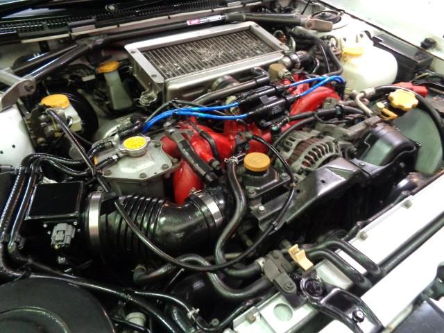 インプレッサ ＷＲＸ　ＳＴｉバージョンＩＶ　２２Ｂ仕様エアロＥＪ２０ＢＯＸＥＲターボエンジン５ＭＴミッション４ＷＤステンマフラーＳＴＩ足回りレッド対向キャリパーラムコ追加メーターＳＴＩカーボンタワーバーＳＴＩアルミＭＯＭＯステアＴベルト交換済（40枚目）