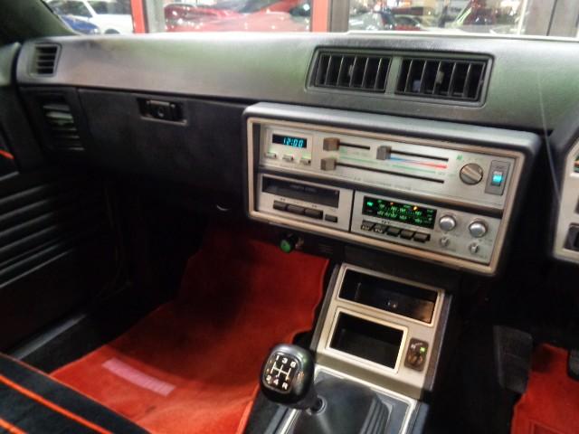 スカイライン 2000ターボRS-X DR30鉄仮面EJ20ETターボエンジン純正5MTミッション専用2本出しマフラーフェンダーフィントランクスポイラー純正アルミホブラックシートD席電動サポートフルノーマル1オーナー親族名変走行6万km(28枚目)