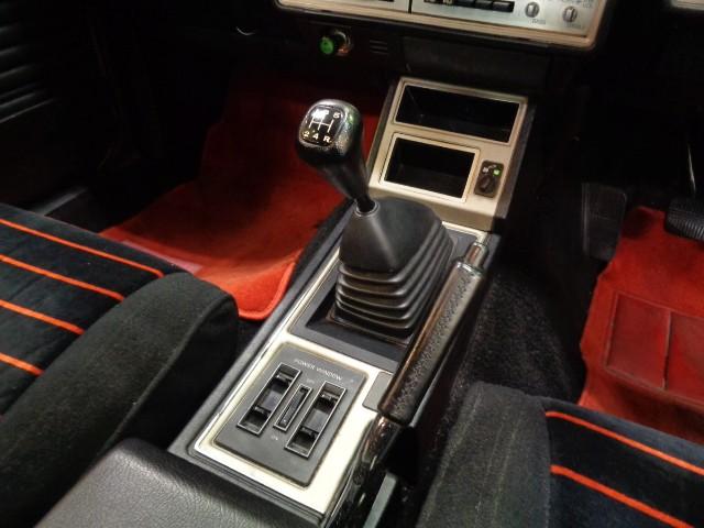 スカイライン 2000ターボRS-X DR30鉄仮面EJ20ETターボエンジン純正5MTミッション専用2本出しマフラーフェンダーフィントランクスポイラー純正アルミホブラックシートD席電動サポートフルノーマル1オーナー親族名変走行6万km(29枚目)