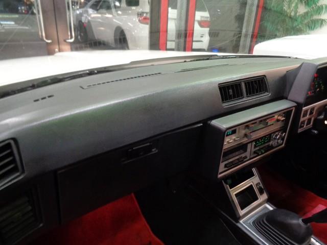 スカイライン 2000ターボRS-X DR30鉄仮面EJ20ETターボエンジン純正5MTミッション専用2本出しマフラーフェンダーフィントランクスポイラー純正アルミホブラックシートD席電動サポートフルノーマル1オーナー親族名変走行6万km(32枚目)