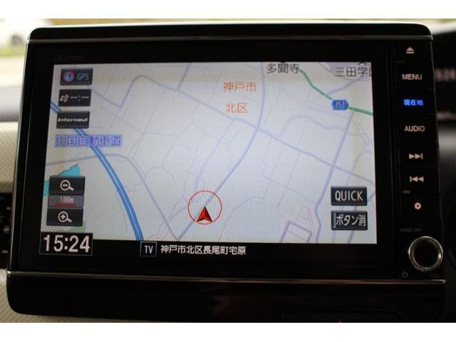 Ｎ－ＢＯＸ Ｇ・Ｌターボホンダセンシング　ツートンカラースタイル　ギャザズ８インチ大型ナビ　フルセグＴＶ　Ｂｌｕｅｔｏｏｔｈ　天井モニター　バックカメラ　ＥＴＣ　ＵＳＢｘ３　両側ＰＳドア　パドルシフト　クルコン　スマートキーＸ２　ＬＥＤライト（4枚目）